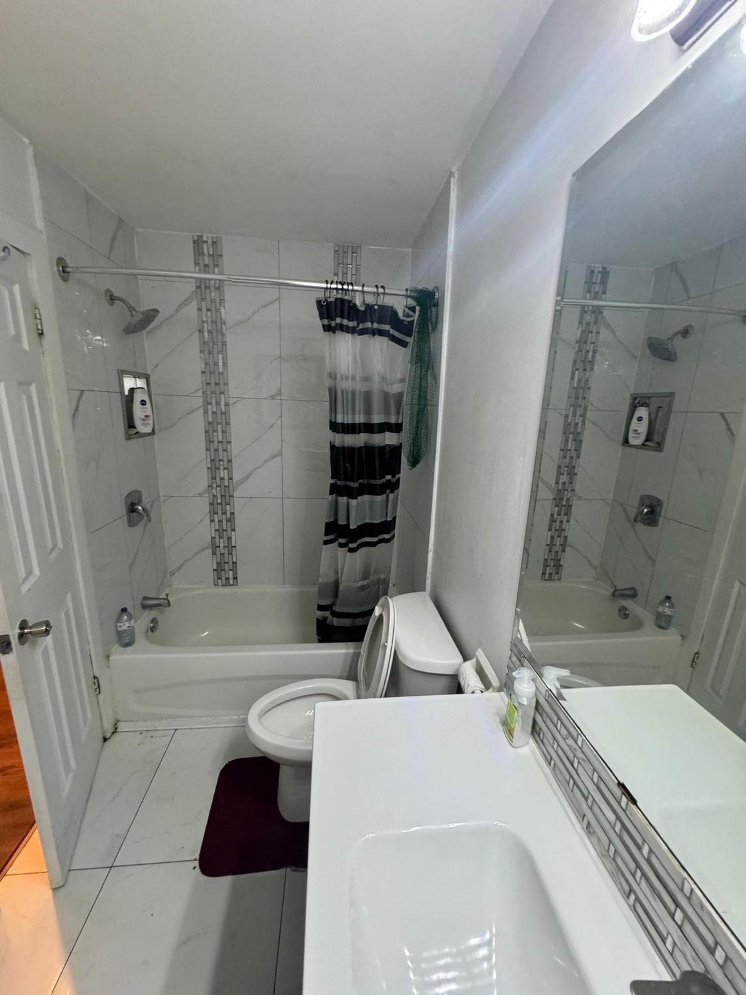 28 Bingham Road Hotell Brampton Exteriör bild